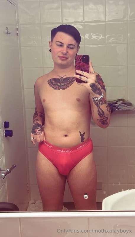 Suck me off in the bathroom pretty please 🍆🥺
