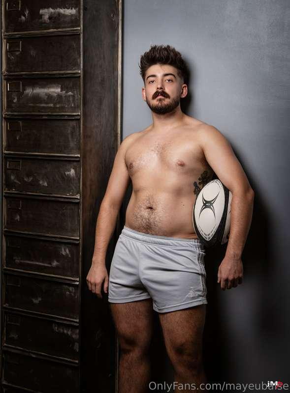 Gros tournoi de rugby ce weekend 🏉💥➡️ swipe pour me déshabil..