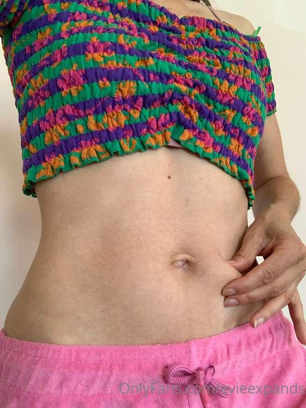 Little empty belly says good morning, and feed me! 🌞