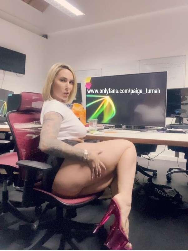 REAL LIFE Secretary slut‼️ Got to work & realised everybody ..