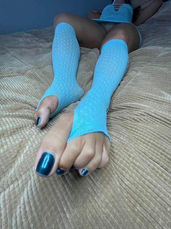 Lingerie Lunch (Part 198)  Rub them for me? 🦶🏽🦶🏽😘