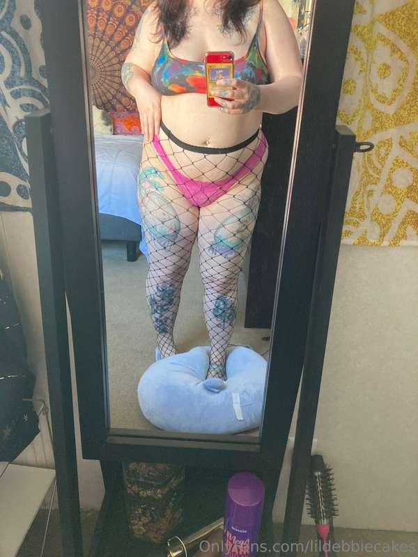 lildebbiecakes image #0