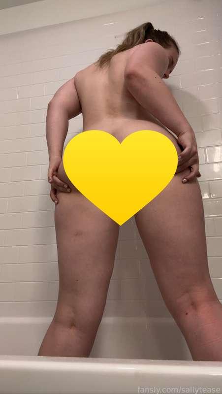 Hope you’re thirsty 😏

#fyp #pee #thirsty #peekink #drinkmypee #pisskink #piss #urine #yellowpee #peeing #fatass #bigbooty #bigbutt #thickthighs #pawg #thick 