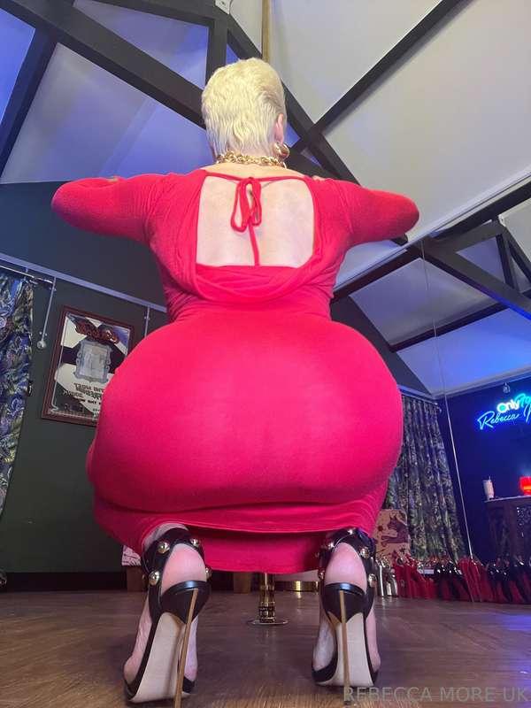 Ready to sit on you 🍑
