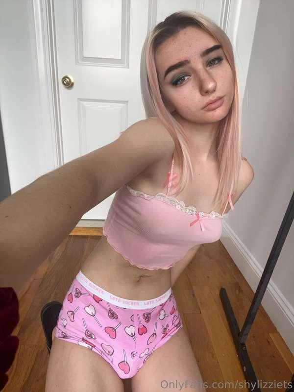 I'm soooooo bored...Come entertain your little princess plea..
