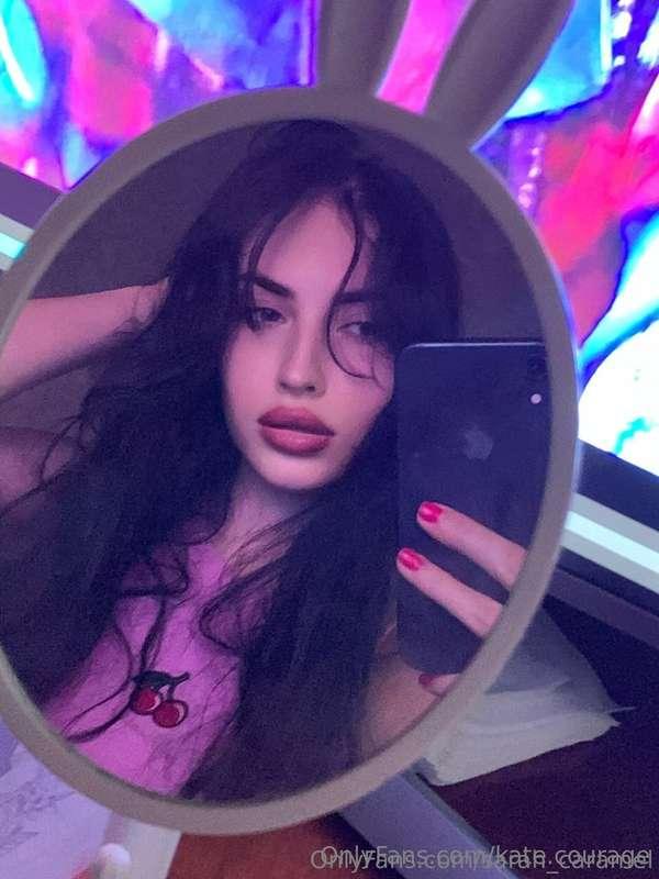 @sarah_caramel 😇 wants to play with you! She will unlock you..