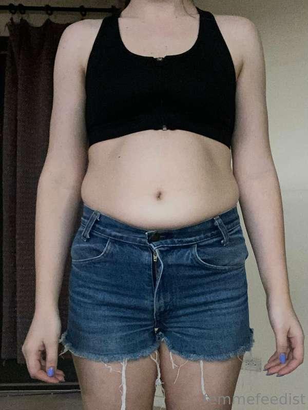 Um it's hard to believe this is my empty belly now 🥵🥵🥵 I can..