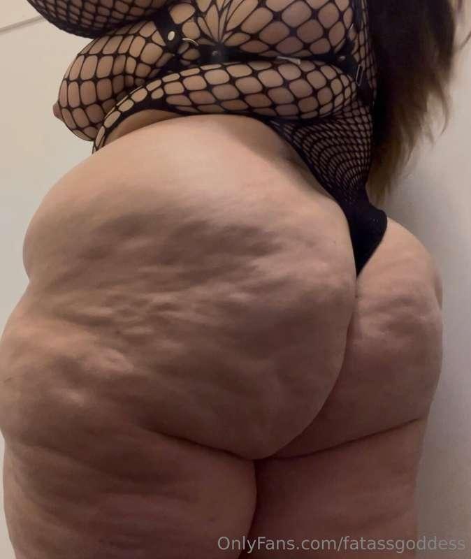 fatassgoddess image #0