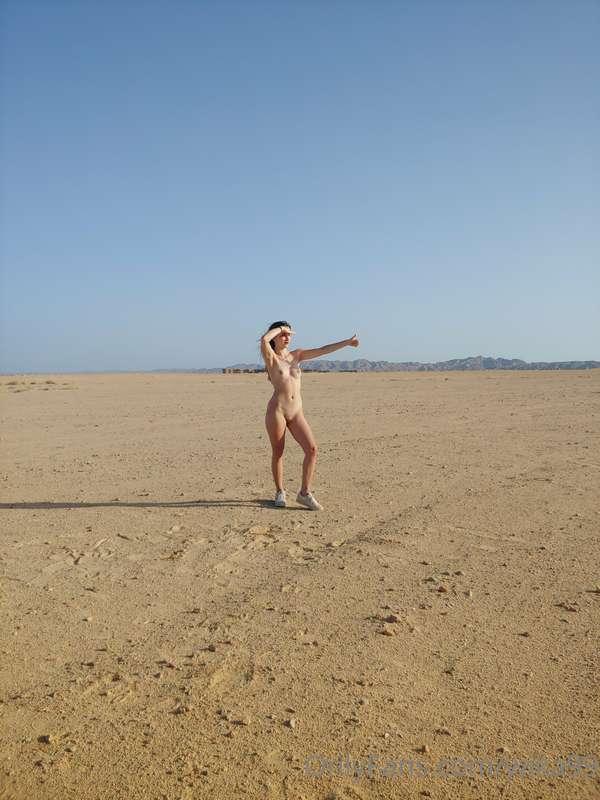 I'm hitchhiking, who's gonna take me?😜