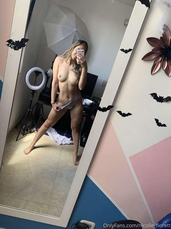 nicolle_fiorett image #1