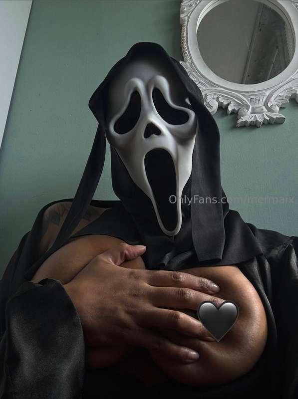 Who’s ready for my fav szn aka Spooky Szn 🎃