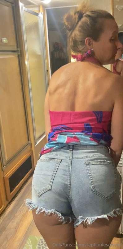 mommy is ready.. Who wants to be my special baby??