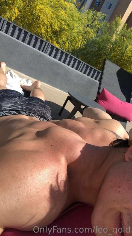 is a muscular back hot?