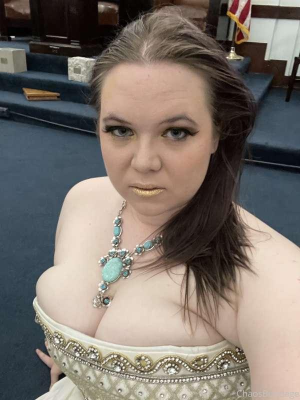 Did my first non nude photo shoot! No titties out but I want..