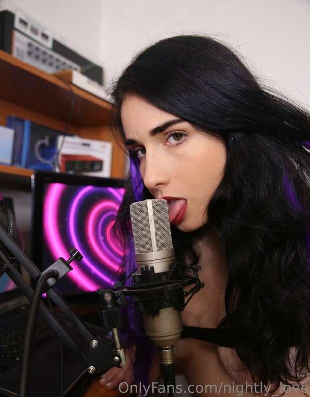 👅✨🔞what do you think I can skillfully do with my tongue? 🍌🔥
..