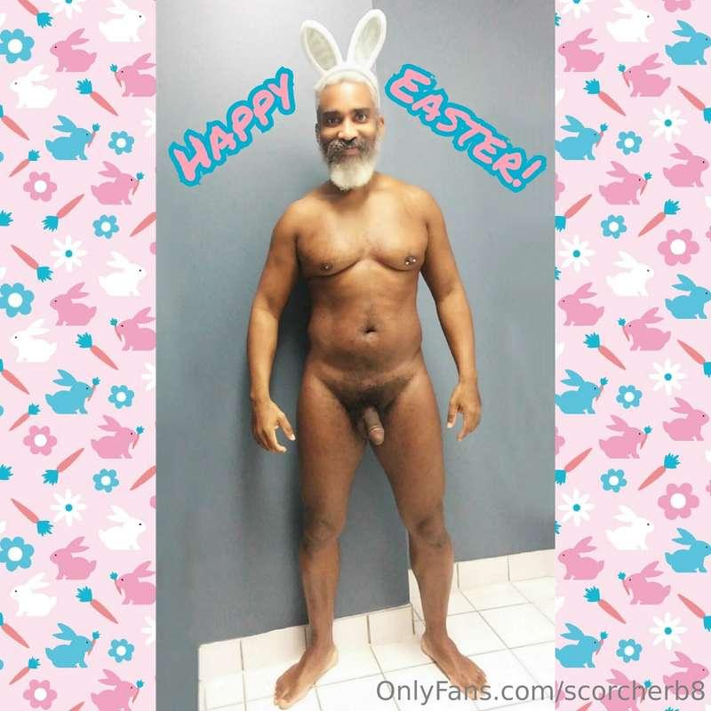 Happy Easter!  #beard #musculardaddy #gay #feet #gaycruising..