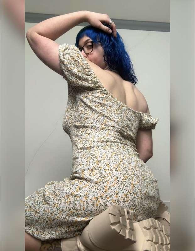 back muscle in a dress always hits different 🌼