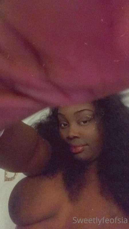 Got some videos for you guys !!!! Girl on girl 😘😘 be on the ..