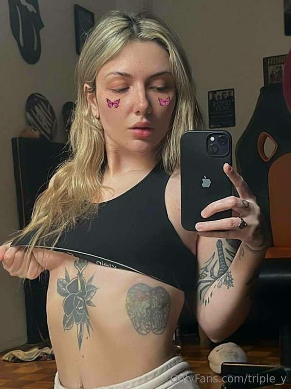 🦇 @mery_dark 🦇 FREE AND ACTIVE NOW. 
Horny and playful blond..