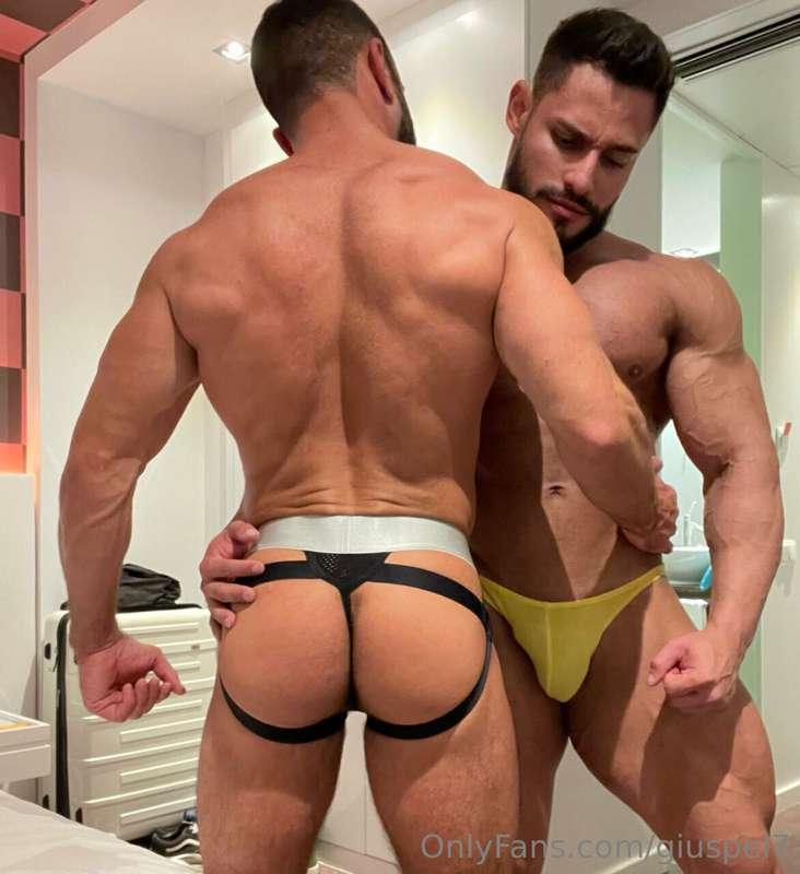 Do you like to see muscle worship? Wait for my next vídeo 💪🏻..