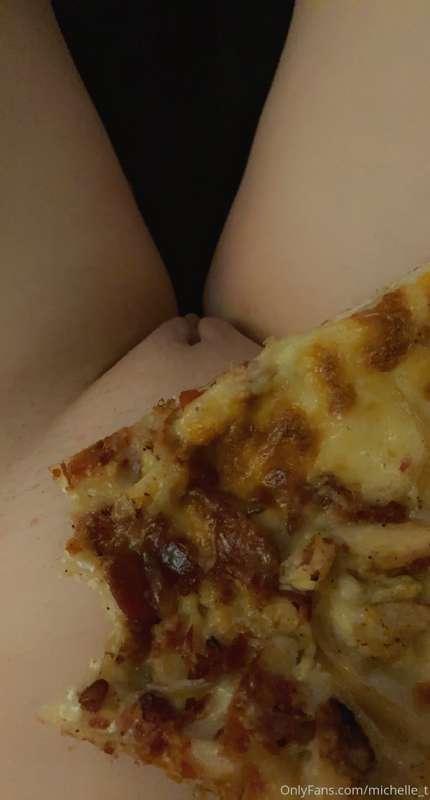 Pizza or pussy 🍕 🐱