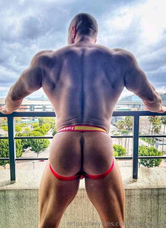 i keep forgetting i'm the view that looks at lesser views lo..