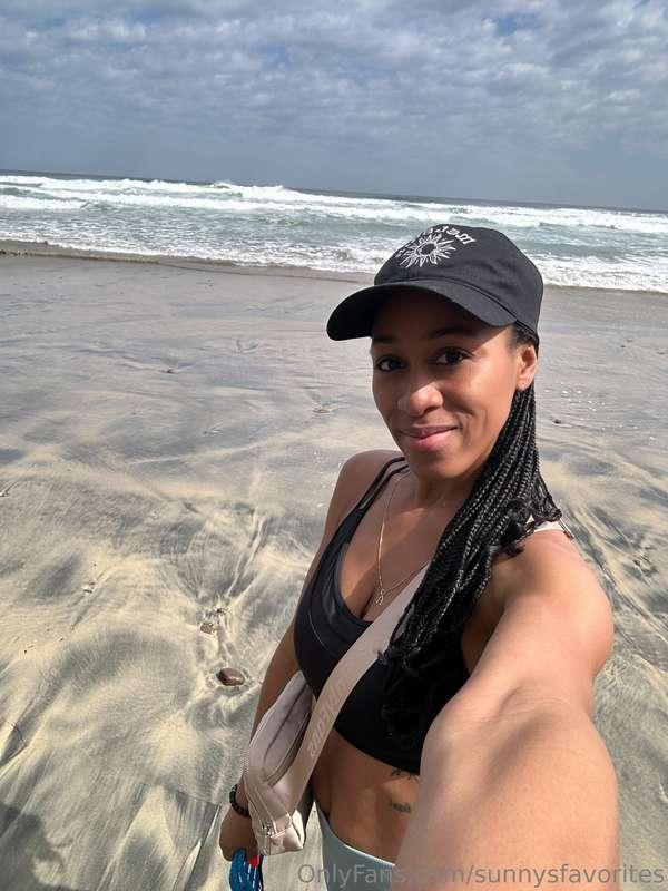 Beach day/hike to soak up the sun ☀️ 

I love being outside ..