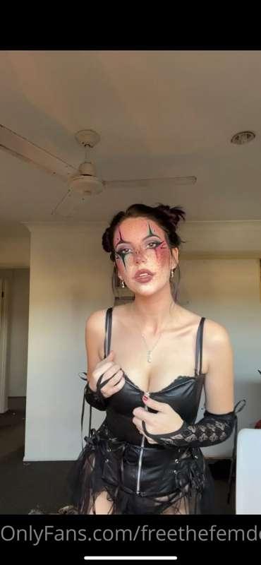 Unzip me.

 @thefemdomfairy