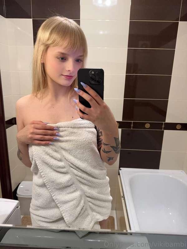 Would you like to see how this towel accidentally dropping ?..