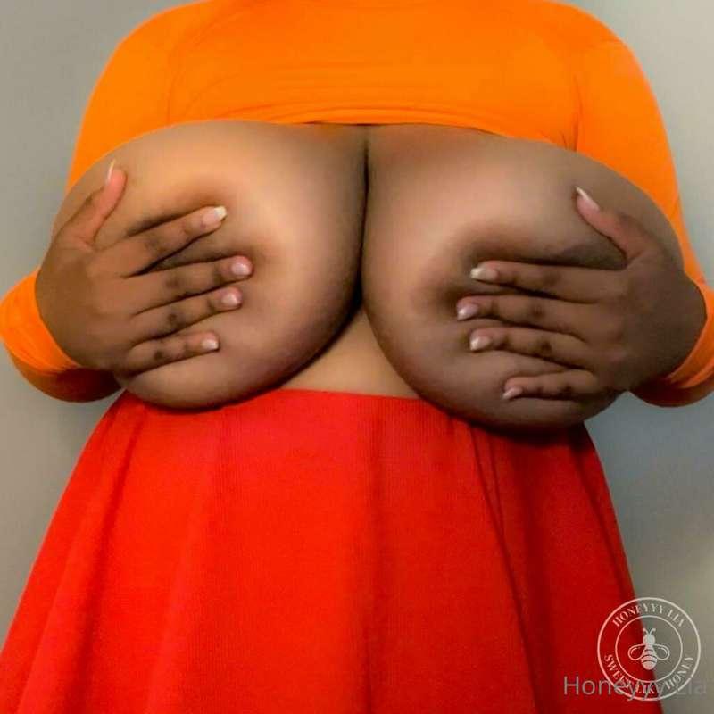 Jinkies! IT'S VELMA!!😍😍My first ever try at a COSPLAY VIDEO,..