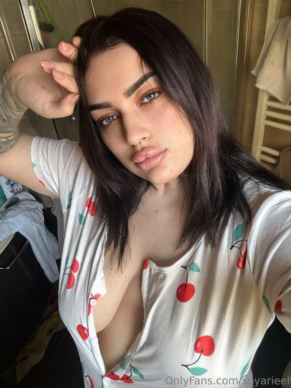 sono a casa sola ed annoiata, chattiamo?🍒🤭