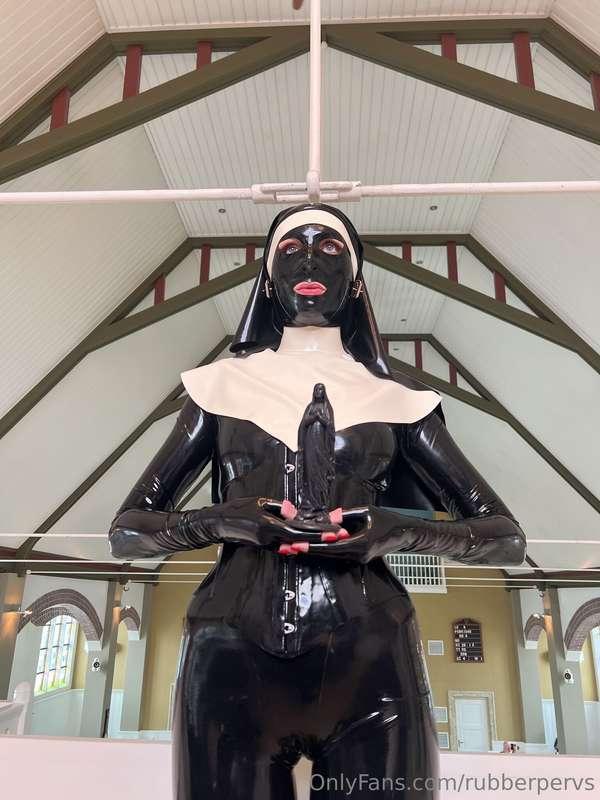 Hast du gesehen, wie dieser heilige Mariendildo in mir versc..