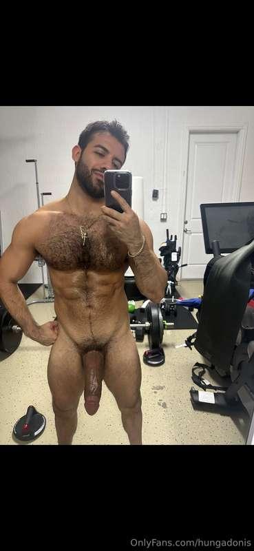 All sweaty after my work out. What’s your favorite muscle 💪🏽..