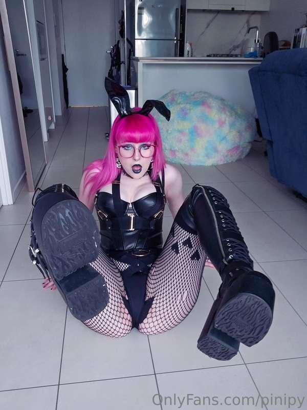 Feeling submissive and breedable rn