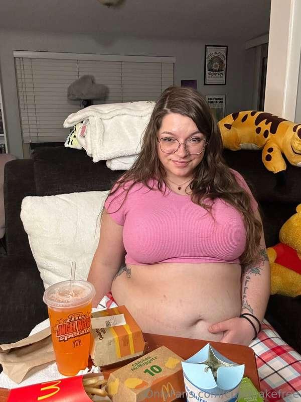 I ate all of my food like a good girl. 20 minute video of me..
