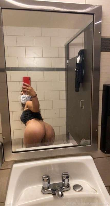 Bending over for your cock 💕😘