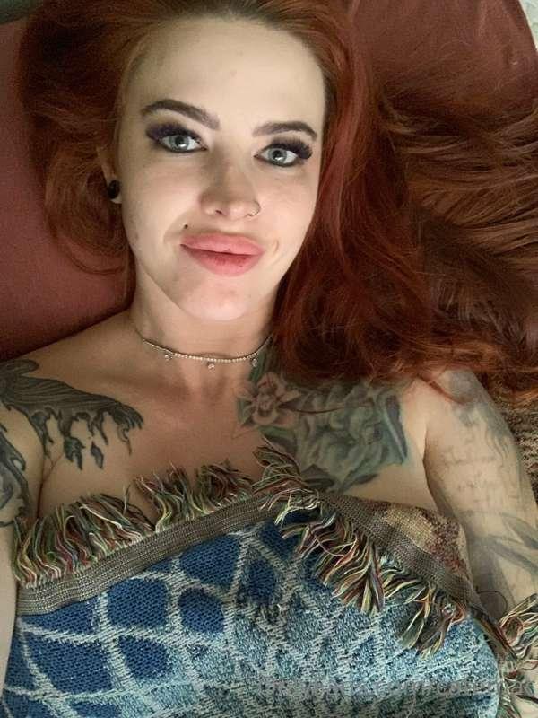 A sleepy morning. Hope everyone had a wonderful weekend. 💜