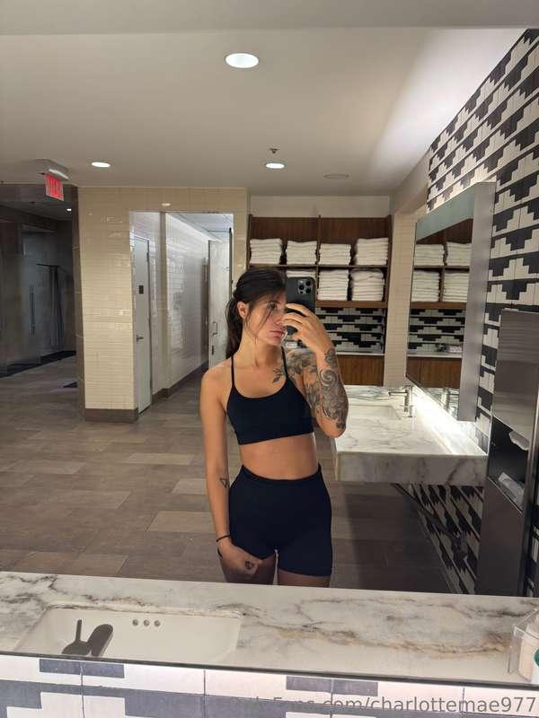 This mirror is lucky🤭