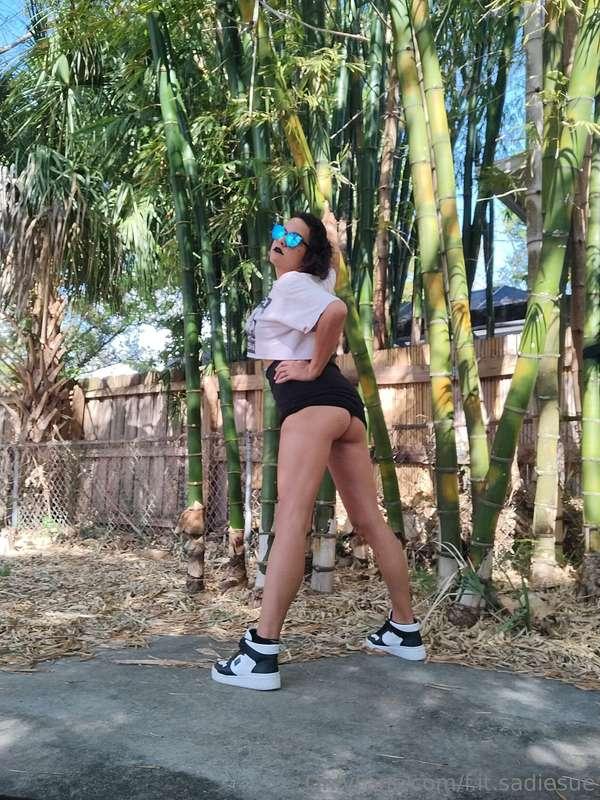 little booty hoe😘
new vid hopefully by this weekend