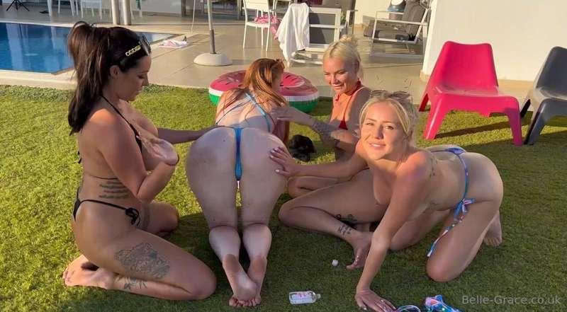 See what girls really get up to on holiday in your Dms😈