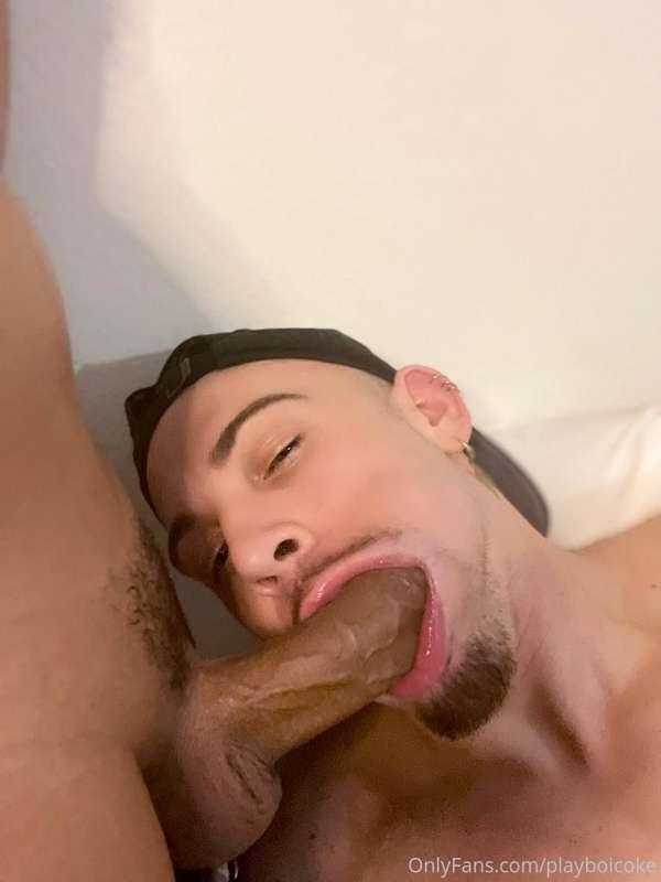 My dick looks so good in his mouth @freaky_bandit_
