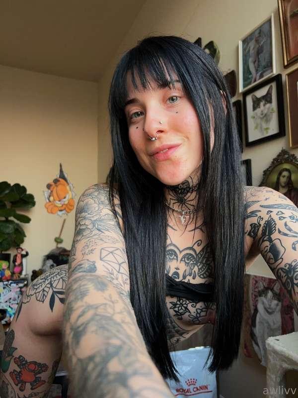 hair freshly done got me feelin like a 90s goth heheh