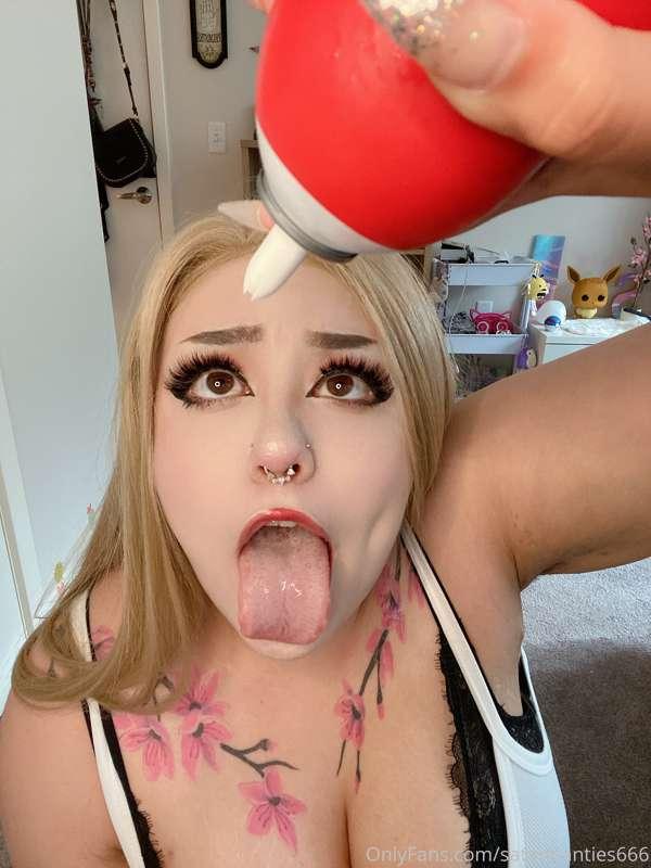Here’s more pictures that go with the cumshot video 😘😈
