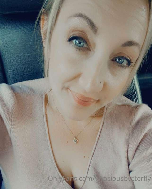 Happy Wednesday baby! 
Nothing but positive vibes and blue e..