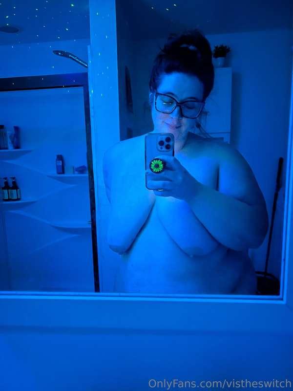 Come take a shower with me pretty pleaseee 