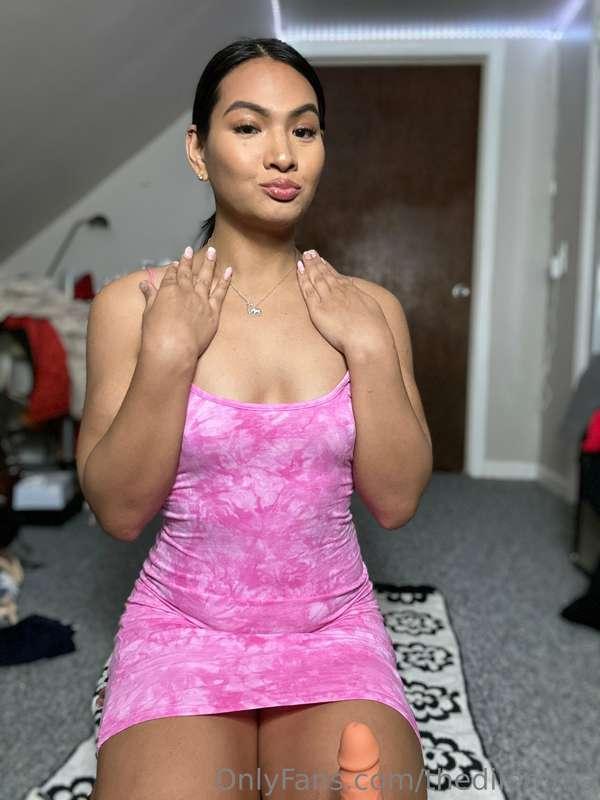 feeling hot and sexy🥵DM me now so we can get hot and naughty..