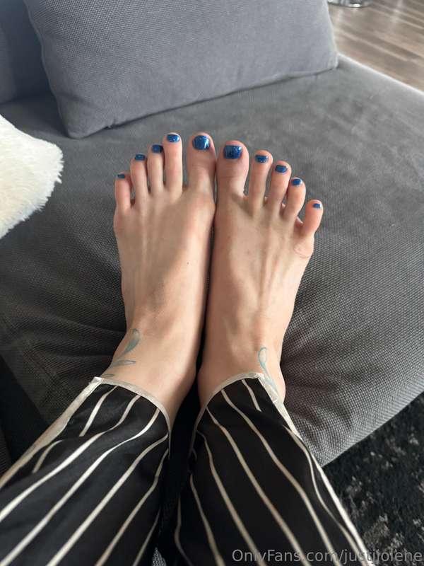 I know there’s at least a couple of you that like my feet an..