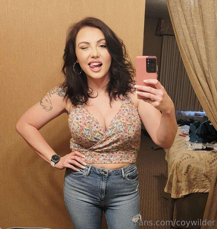 Howdy 🤠

For discounted ppv, priority messaging and full XXX..