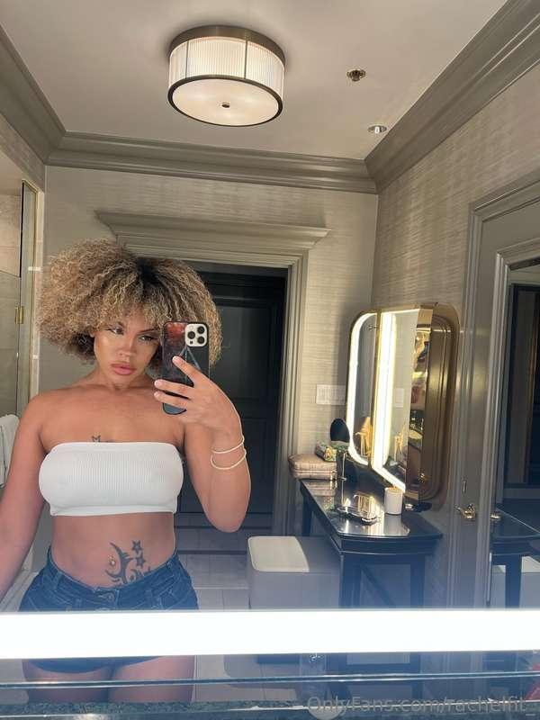 You see the mirror… I see you blushing 😋💋
