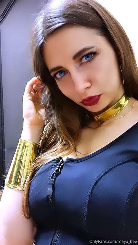 Blue eyes it is my dream.. is it pretty?)